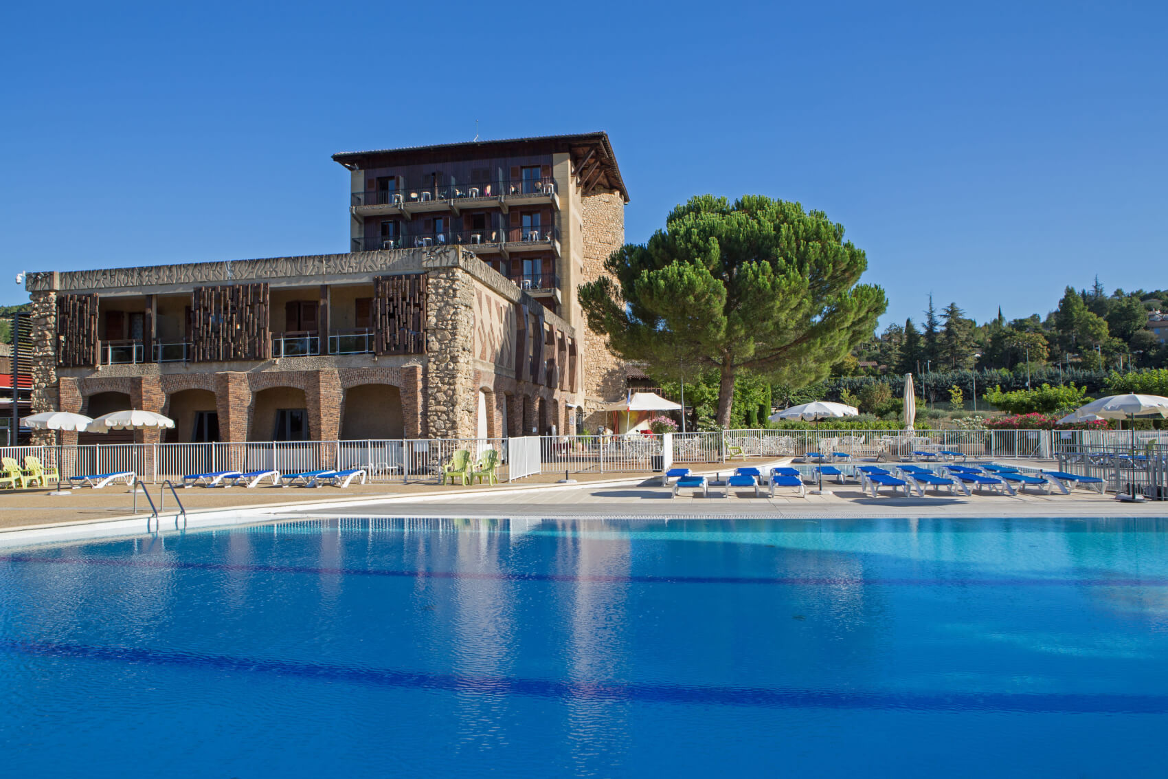 VOTRE HEBERGEMENT : le village vacances Castel Lubéron à Apt